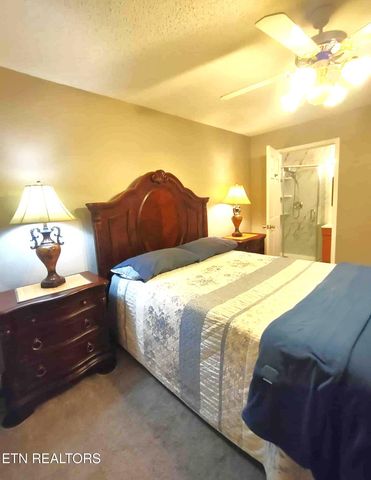 530 Back Valley Rd, Oliver Springs, TN 37840