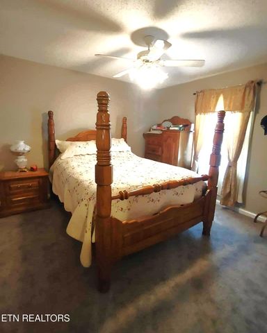 530 Back Valley Rd, Oliver Springs, TN 37840