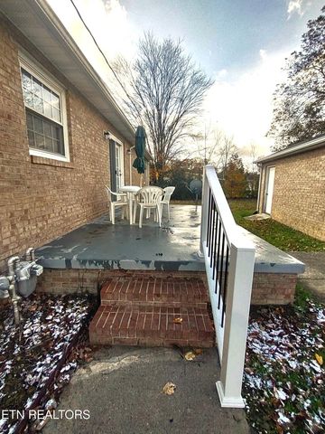 530 Back Valley Rd, Oliver Springs, TN 37840