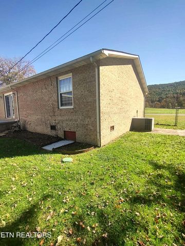 530 Back Valley Rd, Oliver Springs, TN 37840