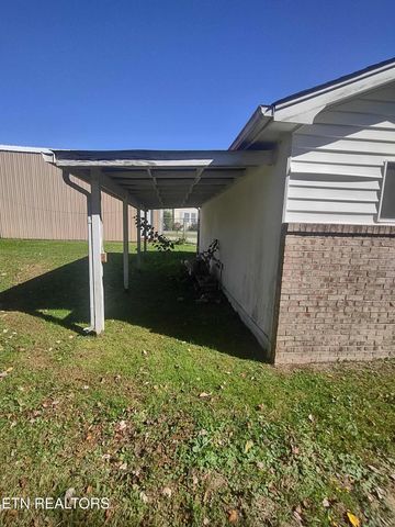 530 Back Valley Rd, Oliver Springs, TN 37840