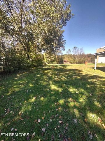 530 Back Valley Rd, Oliver Springs, TN 37840