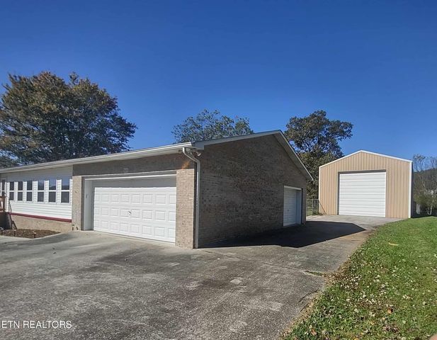 530 Back Valley Rd, Oliver Springs, TN 37840