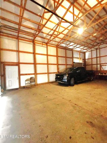 530 Back Valley Rd, Oliver Springs, TN 37840