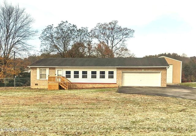 530 Back Valley Rd, Oliver Springs, TN 37840