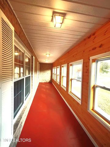 530 Back Valley Rd, Oliver Springs, TN 37840