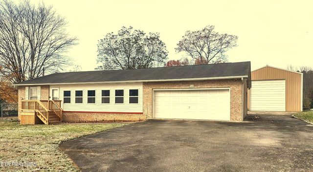 530 Back Valley Rd, Oliver Springs, TN 37840