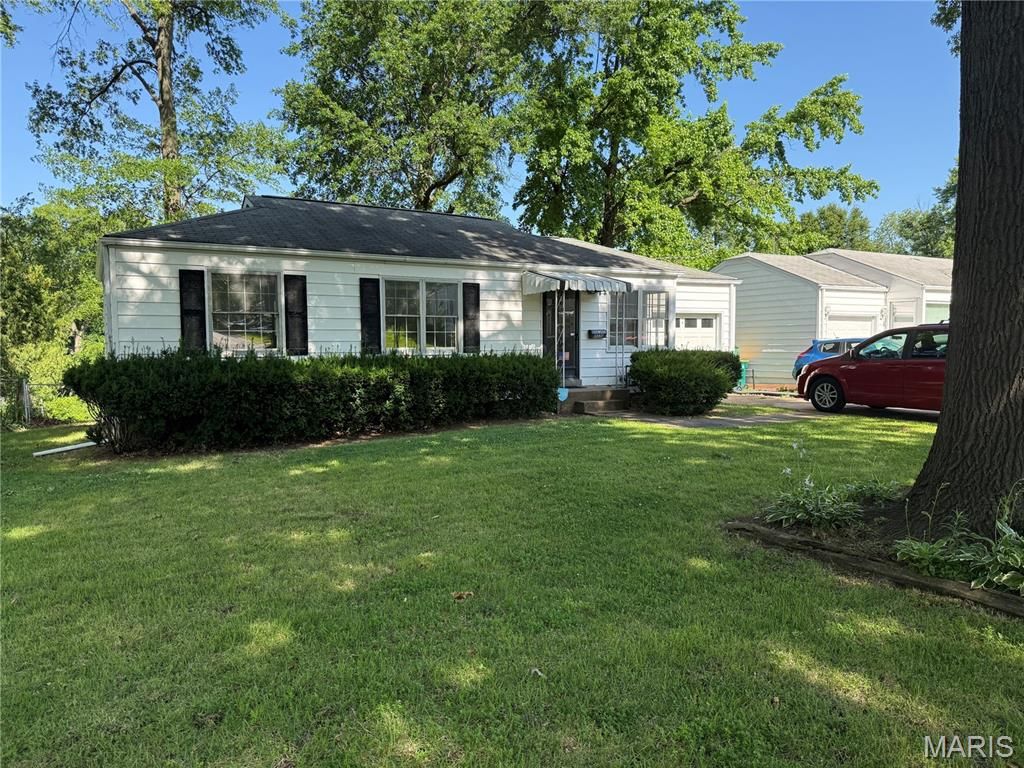 10335 Ewell Drive, Bellefontaine Nghbrs, MO 63137