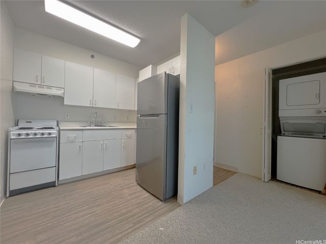 1448 Young Street 804, Honolulu, HI 96814