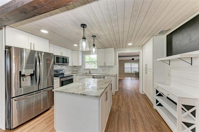 3138 WILLIAMSBURG STREET, Sarasota, FL 34231