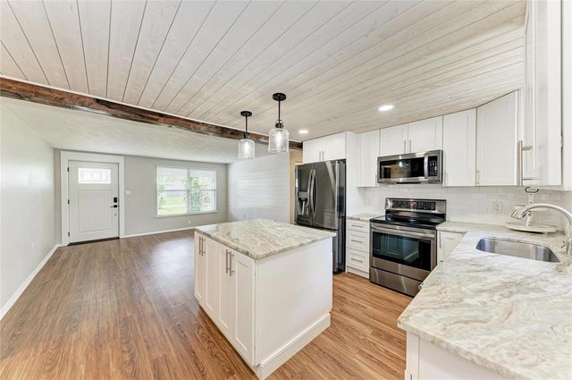 3138 WILLIAMSBURG STREET, Sarasota, FL 34231