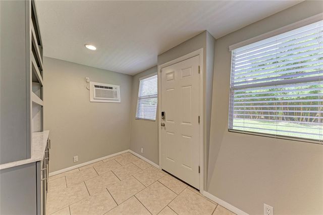 3138 WILLIAMSBURG STREET, Sarasota, FL 34231