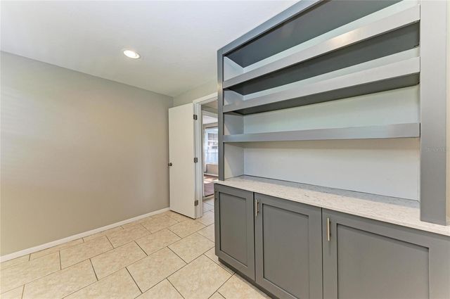 3138 WILLIAMSBURG STREET, Sarasota, FL 34231