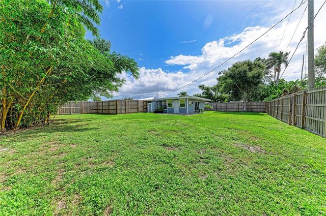 3138 WILLIAMSBURG STREET, Sarasota, FL 34231