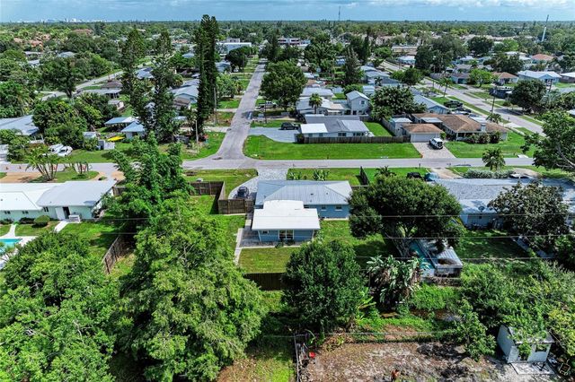 3138 WILLIAMSBURG STREET, Sarasota, FL 34231