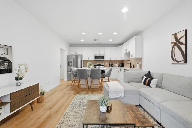 88 N Jackson Avenue 211, San Jose, CA 95116