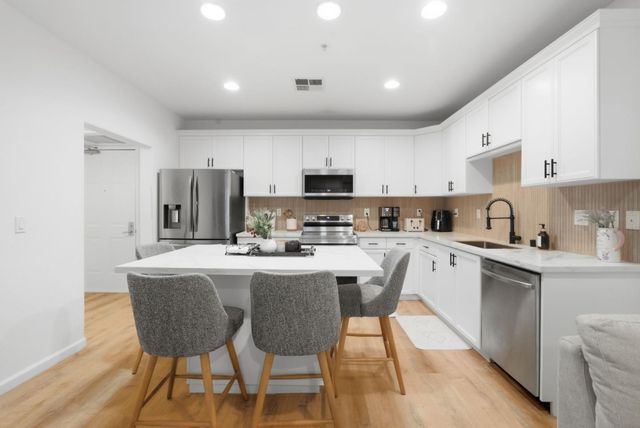 88 N Jackson Avenue 211, San Jose, CA 95116