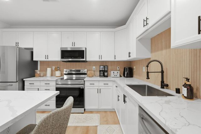 88 N Jackson Avenue 211, San Jose, CA 95116