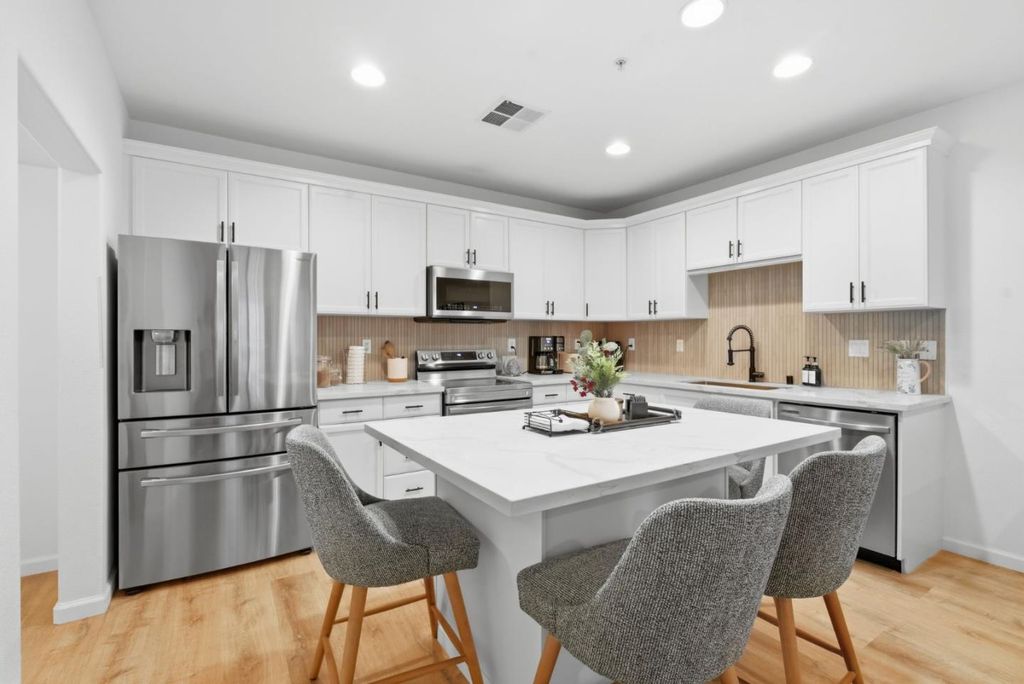 88 N Jackson Avenue 211, San Jose, CA 95116