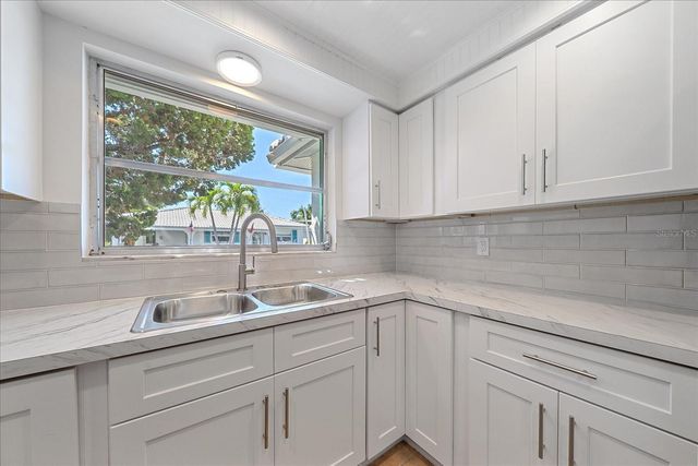 597 SPANISH DRIVE N 12, Longboat Key, FL 34228