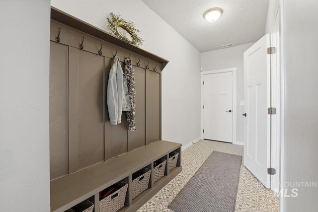 3812 E Rock Falls St, Nampa, ID 83686