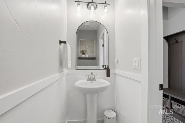 3812 E Rock Falls St, Nampa, ID 83686