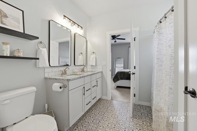 3812 E Rock Falls St, Nampa, ID 83686