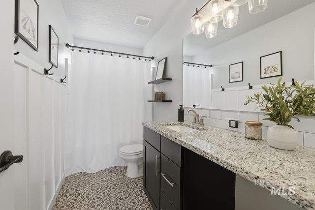 3812 E Rock Falls St, Nampa, ID 83686