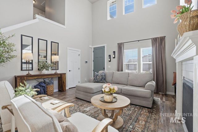 3812 E Rock Falls St, Nampa, ID 83686