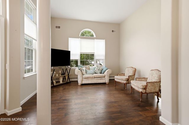 9 Forest Lake Court, Barnegat, NJ 08005