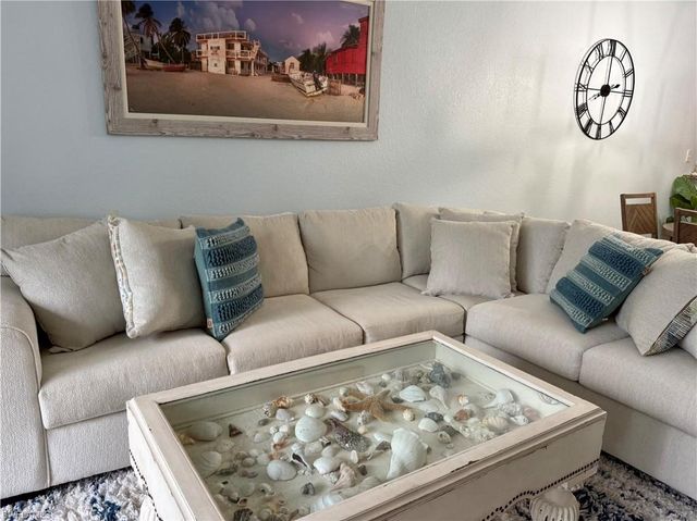 9715 Acqua CT 125, Naples, FL 34113