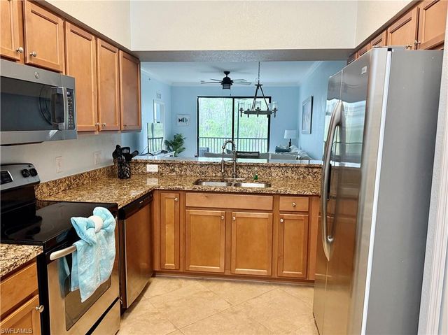 9715 Acqua CT 125, Naples, FL 34113