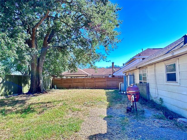 4915 Stone Bridge Street, Baytown, TX 77521