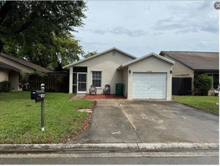 5608 SW 98th Way, Cooper City, FL 33328