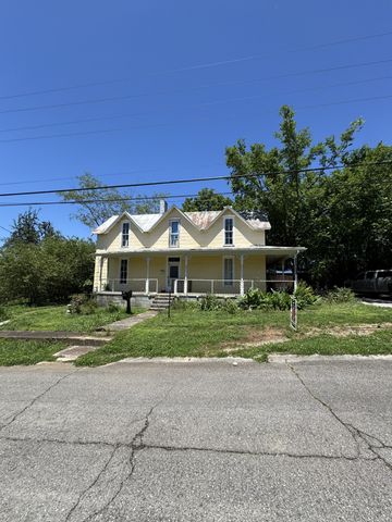 112 W Hackberry St, Centerville, TN 37033