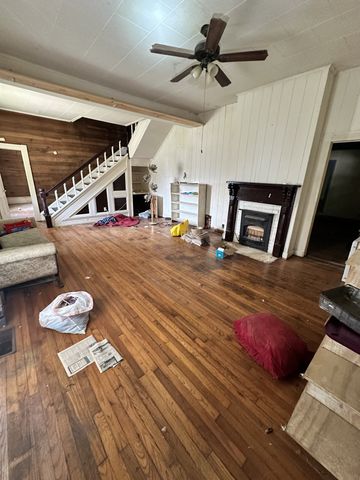 112 W Hackberry St, Centerville, TN 37033