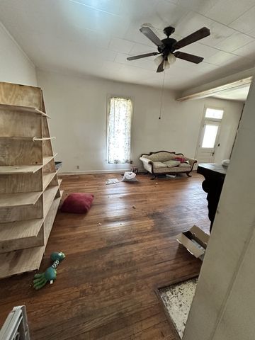 112 W Hackberry St, Centerville, TN 37033
