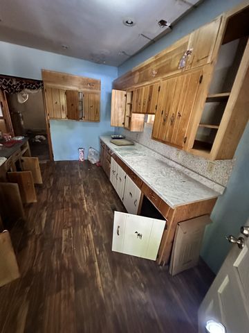 112 W Hackberry St, Centerville, TN 37033