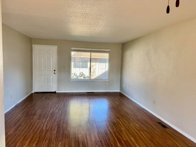 300 Shafer Lane I-2, Jacksonville, OR 97530