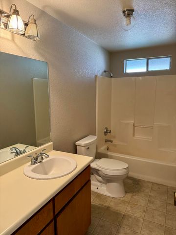 300 Shafer Lane I-2, Jacksonville, OR 97530