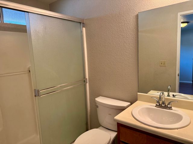 300 Shafer Lane I-2, Jacksonville, OR 97530