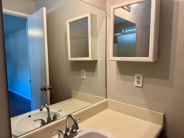 300 Shafer Lane I-2, Jacksonville, OR 97530