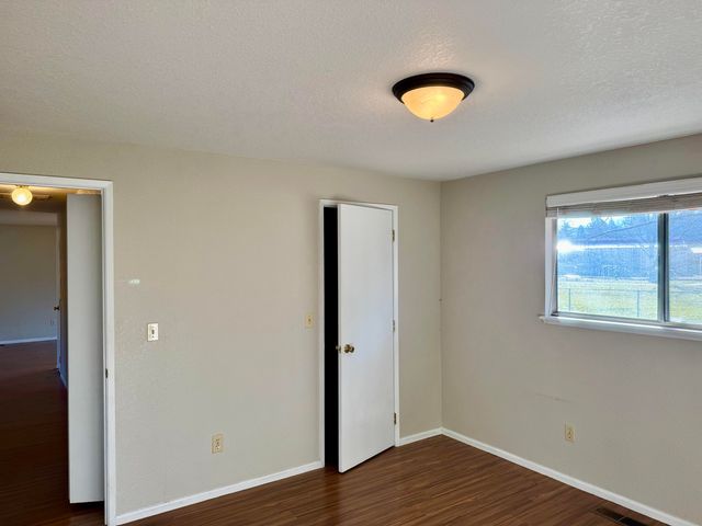 300 Shafer Lane I-2, Jacksonville, OR 97530