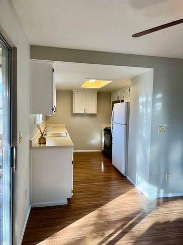 300 Shafer Lane I-2, Jacksonville, OR 97530