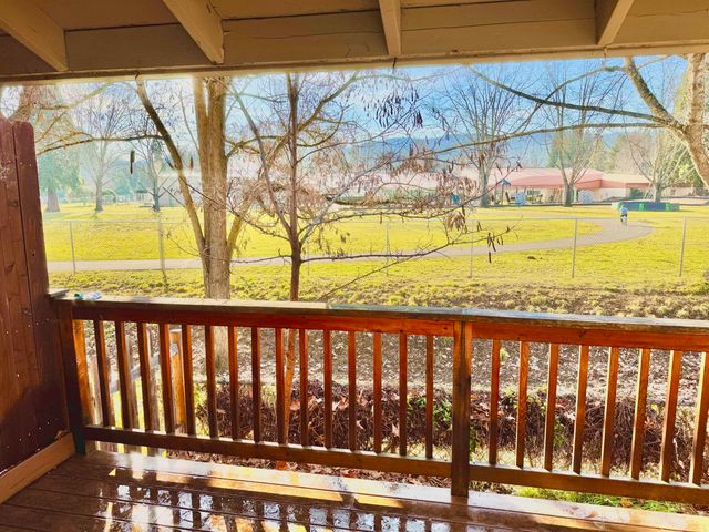 300 Shafer Lane I-2, Jacksonville, OR 97530