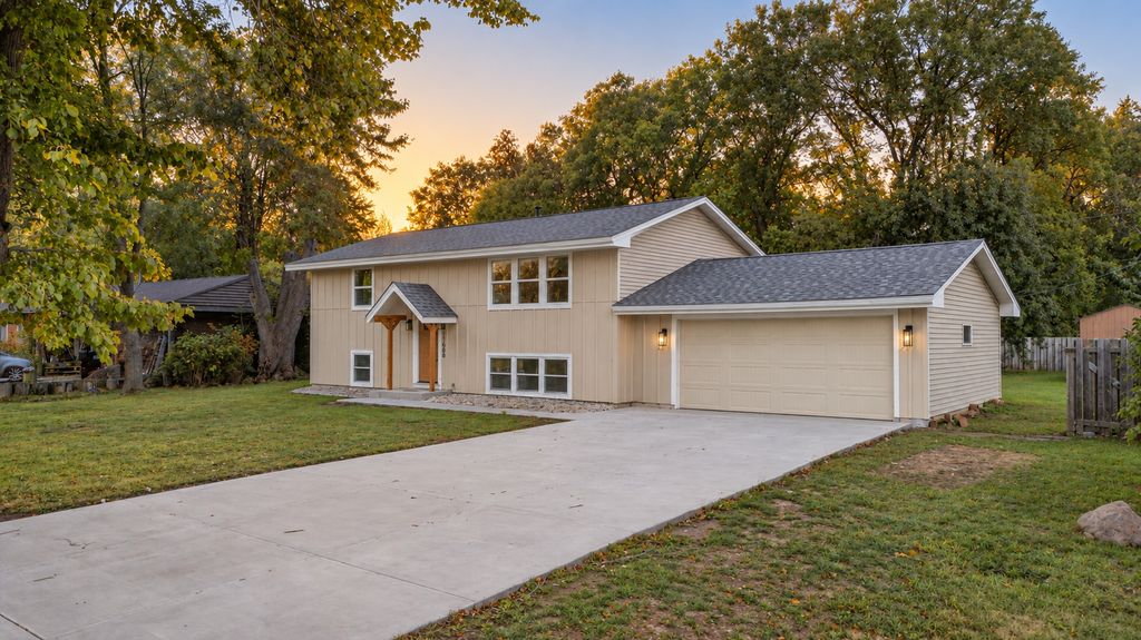 11608 Utah Avenue N, Champlin, MN 55316