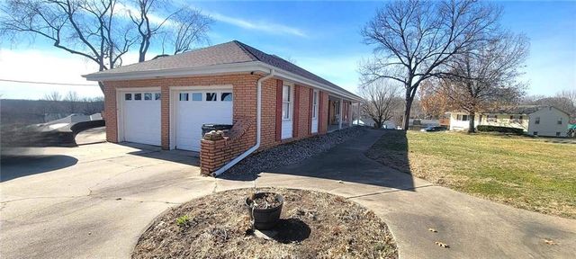 538 Brown Circle Drive, Osawatomie, KS 66064