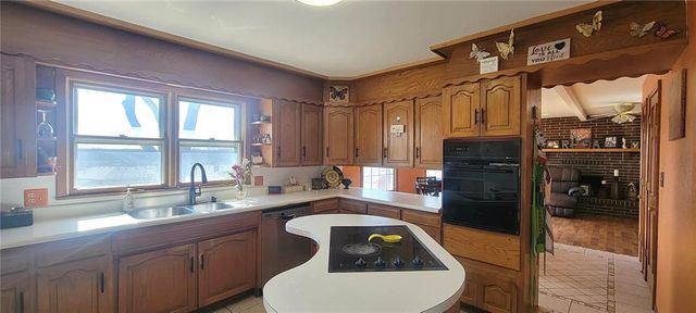 538 Brown Circle Drive, Osawatomie, KS 66064