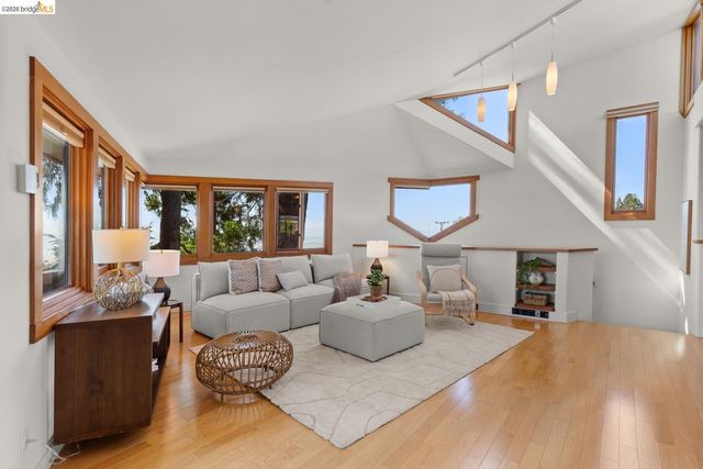 1085 Creston Rd, Berkeley, CA 94708