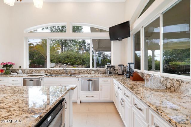 932 Rosario Drive, Thousand Oaks, CA 91362